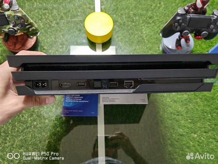 Sony PS4 PRO(7208) 2 Геймпада/Диск Бог Войны