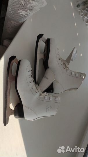 Коньки женские Larsen Nika