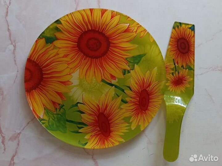 Блюдо с лопаткой