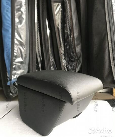 Подлокотник Volkswagen Jetta