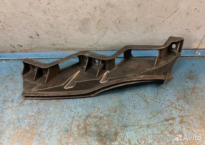 Крепление бампера переднее Volkswagen Passat B6