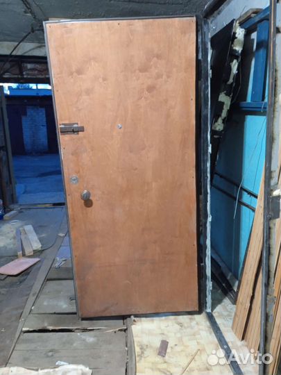 Металлическая дверь бу 2010-900