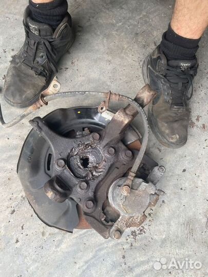 Ступица передняя левая Toyota Vanguard ACA33 2azfe