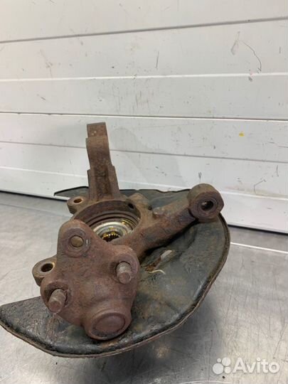 Кулак поворотный передний правый передний правый