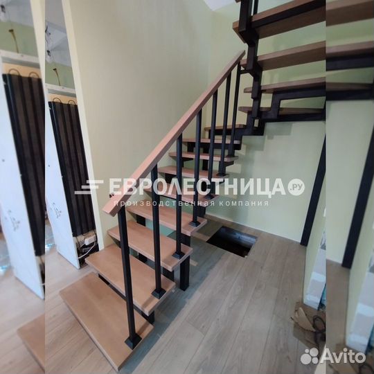 Лестница в дом на металлическом каркасе