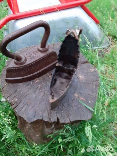 Старинный угольный утюг СССР