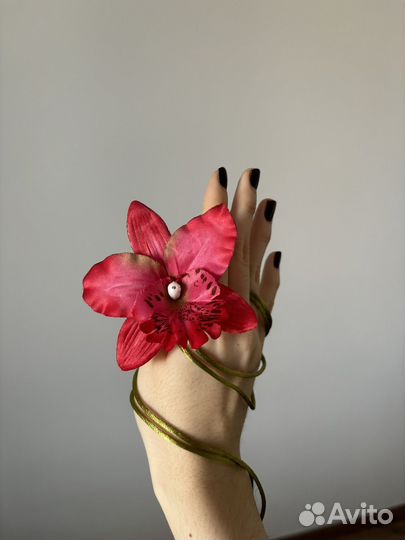 Чокер с цветком