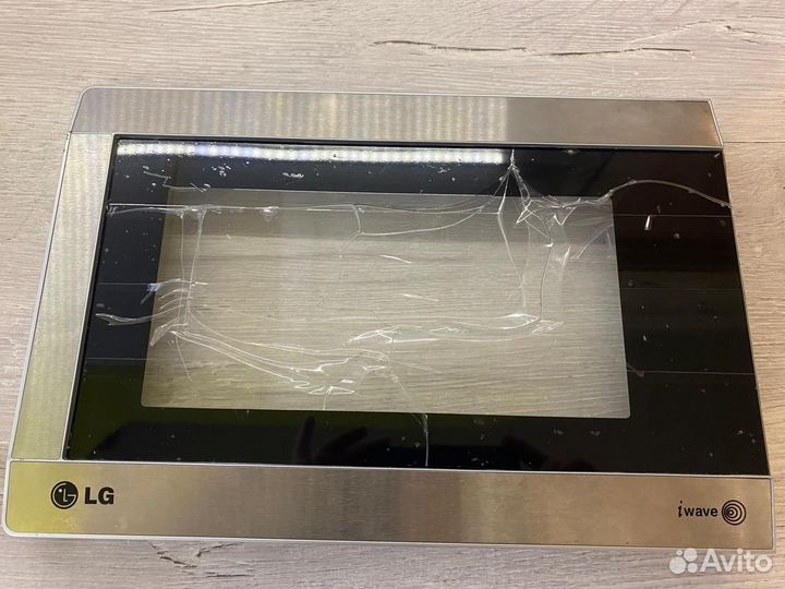 Mикpoволнoвая печь LG MH6042UY