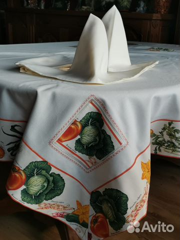 Скатерть льняная с вышивкой. Италия