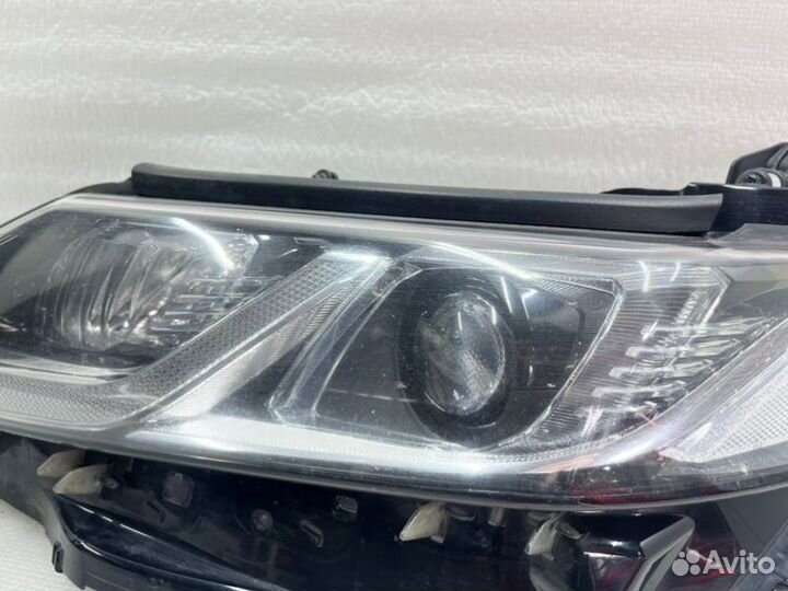 Фара левая Toyota Camry V70 2018-2021