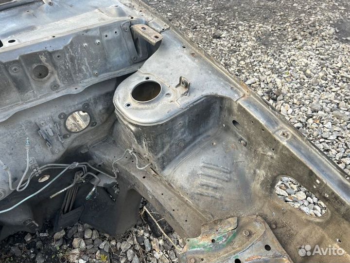 Стакан стойки передний левый Nissan Sunny B12 E15S