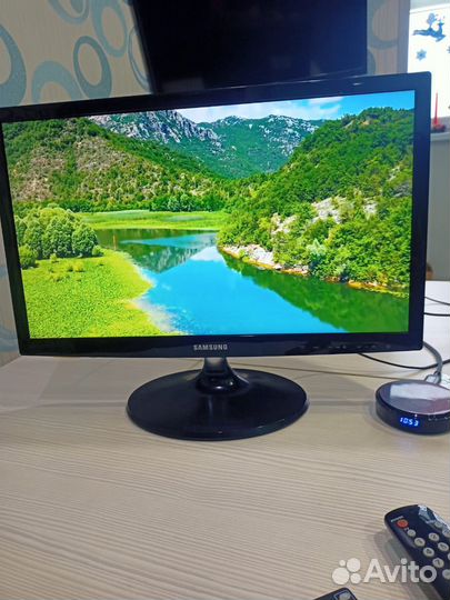 Монитор Samsung