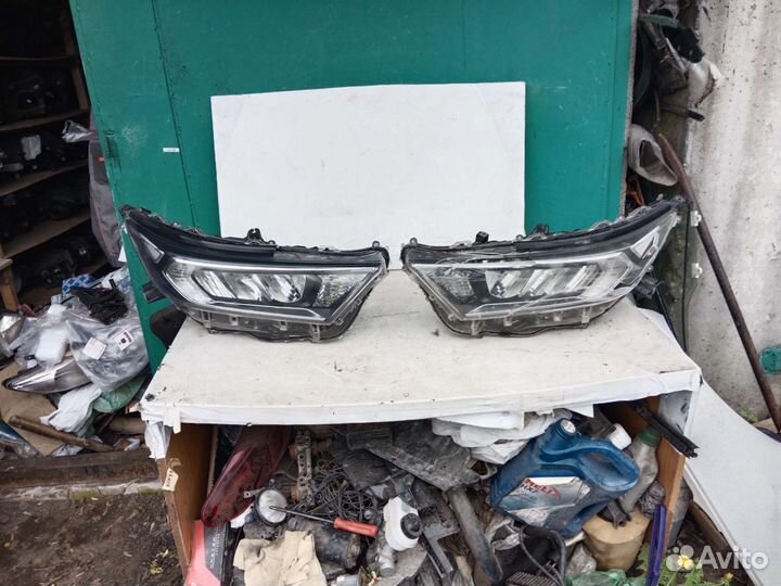 Фара правая и левая Toyota Rav4 XA50