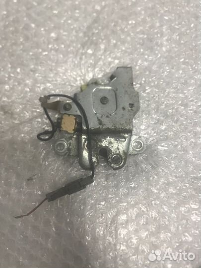 Замок багажника задний Toyota Mark 2 GX90 1GFE