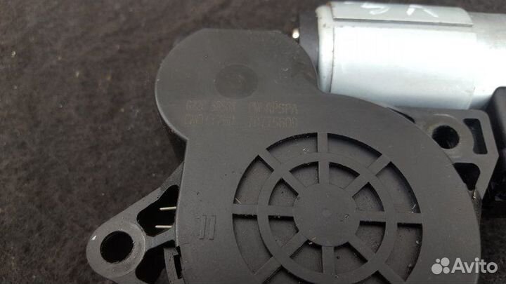 Мотор стеклоподъемника задний левый Mazda 3 Bk