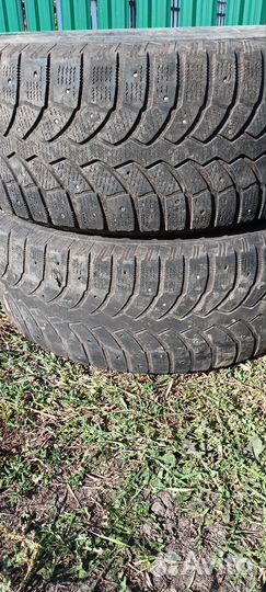 Bridgestone Blizzak Spike-02 SUV 235/60 R16