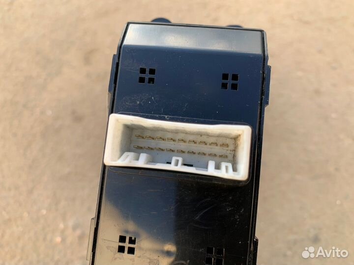 Блок управления стеклоподъемниками Creta 1