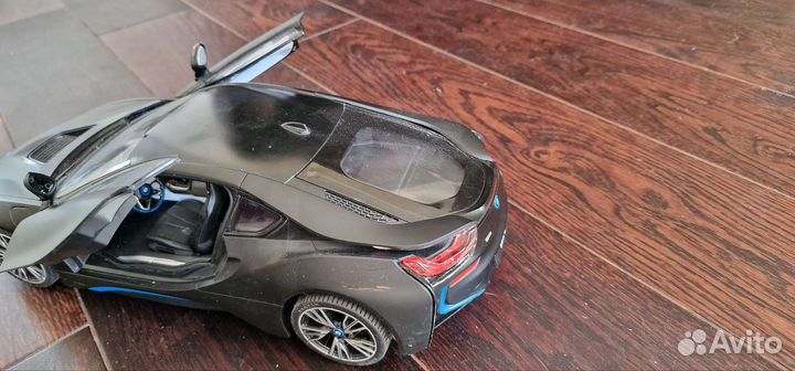 Машина на радиоуправлении bmw i8