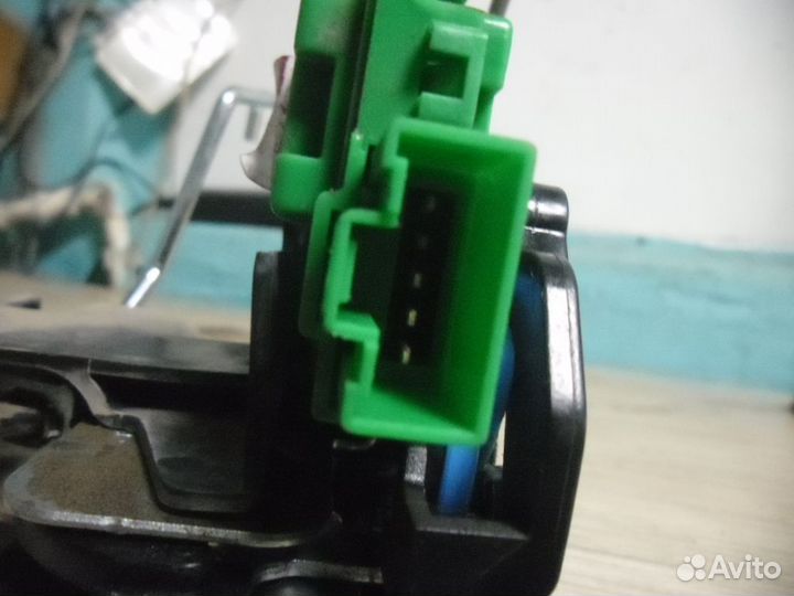 Замок двери задней правой 814204Y010 Kia RIO 3 рио