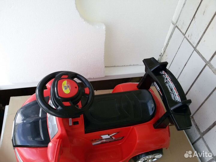 Детский автомобиль (не на ходу)