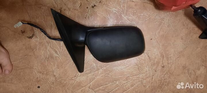 Зеркало на Toyota Avensis 1 st220