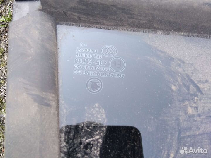 Skoda Octavia задний левый стекло двери