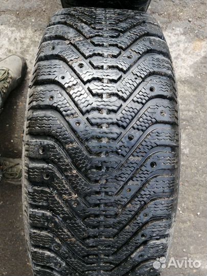 Goodyear UltraGrip 500 215/60 R16