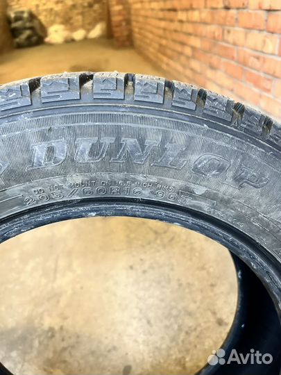 Dunlop SP Winter Ice02 205/60 R16