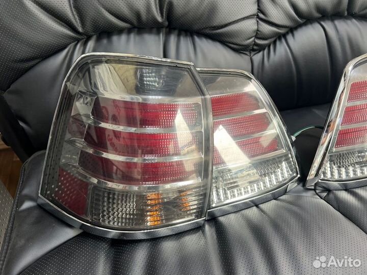 Стоп-сигнал задний Toyota Land Cruiser 200