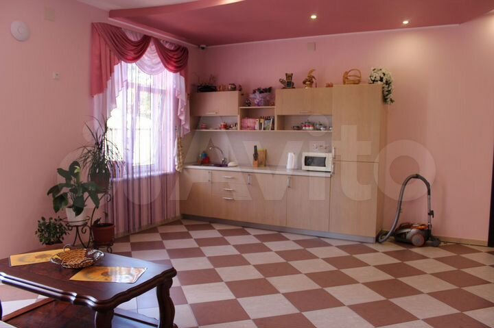 Дом 1500 м² на участке 12 сот.