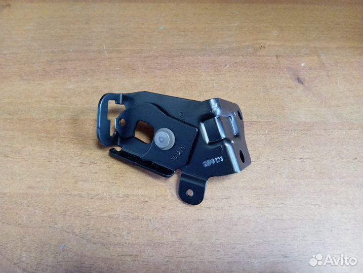 Кронштейн сидения задний левый Ford Focus