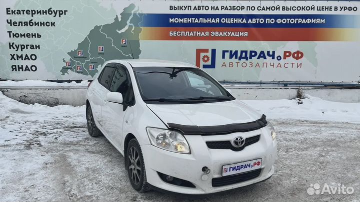 Рамка противотуманной фары правой Toyota Auris (E150) 81481-02050. Дефект