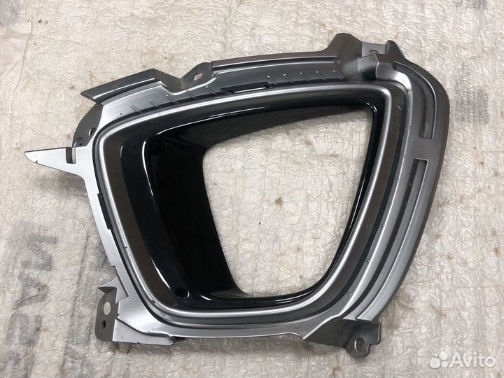 Рамка противотуманной фары левой Kia Sorento Prime