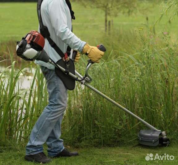 Покос травы триммером
