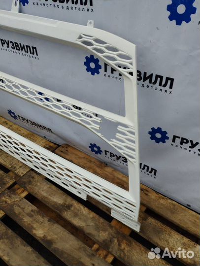 Решетка в бампер Volvo FH5 84235709