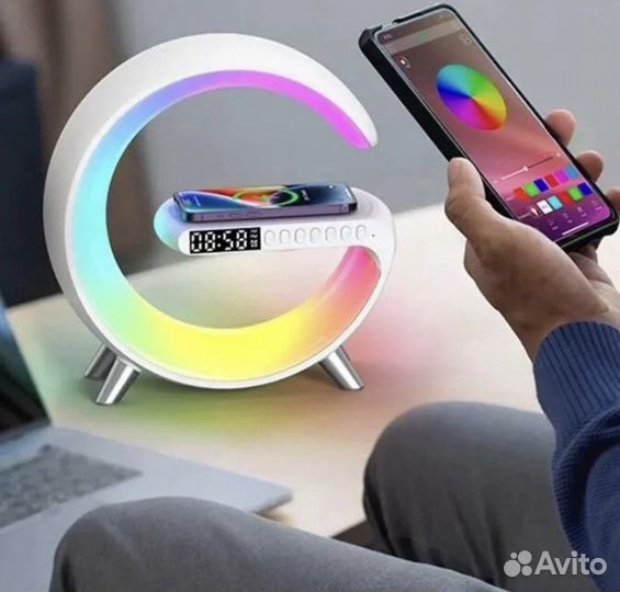 Смарт колонка с беспроводной зарядкой умная лампа