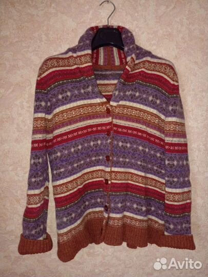 Кофта шерстяная женская с орнаментом. Разные
