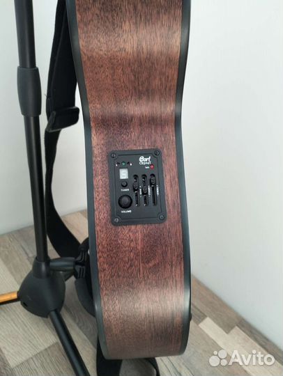 Электро-акустическая гитара Cort