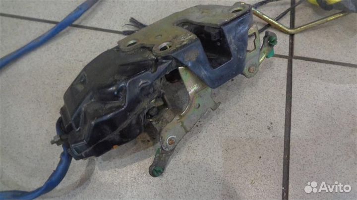 Замок двери передней левой Toyota Camry V40 1994