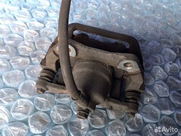 Суппорт задний правый Honda Odyssey RL5 J35Z8 2011