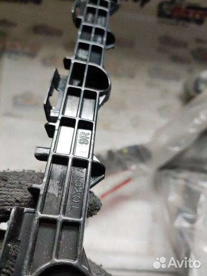 Крепление бампера заднее правое Toyota Camry ACV51