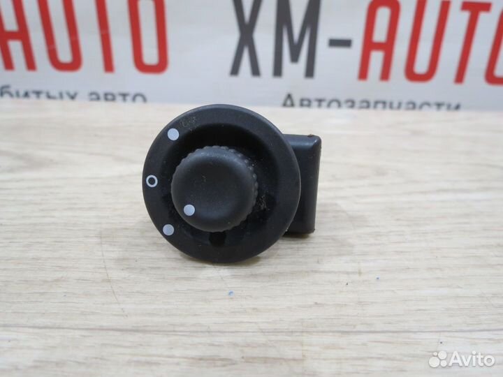 Кнопка положения зеркал Renault Duster