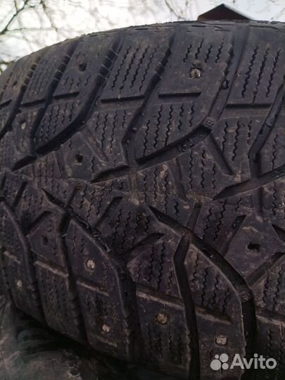 Bridgestone Blizzak Spike-02 235/55 R17
