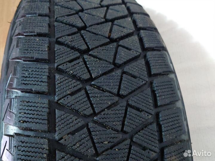 Bridgestone Blizzak DM-V2 235/55 R19 105R