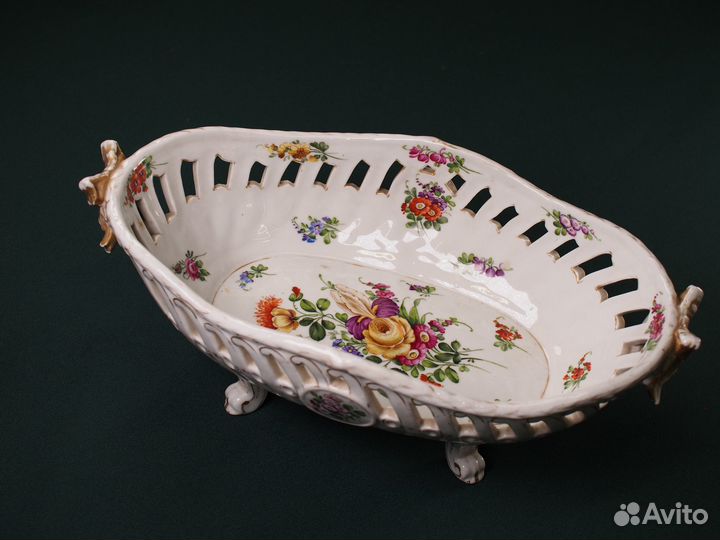 Фарфоровая ваза-сухарница. Европа