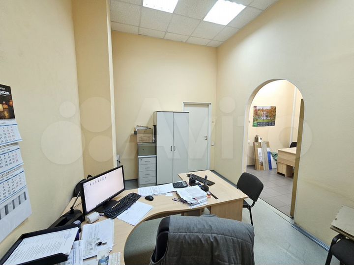 Помещения с арендаторами, 60 м²