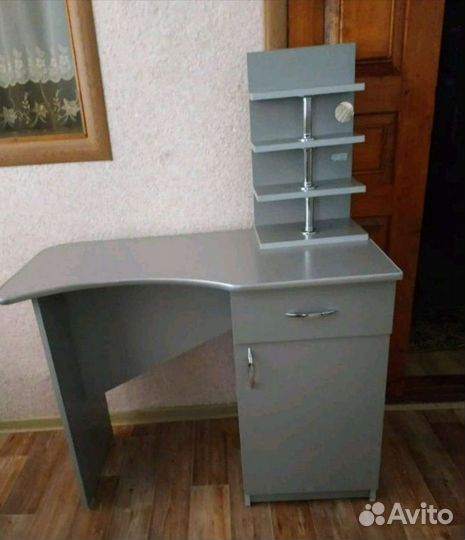 Стол маникюрный