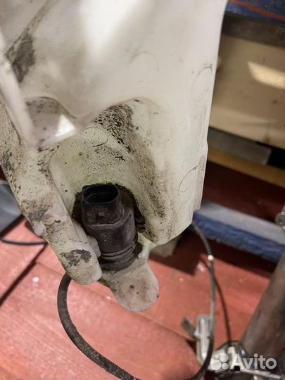 Бачок омывателя Mitsubishi Lancer 10