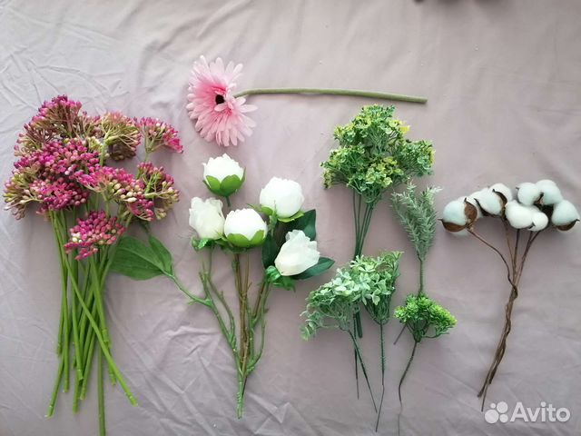 Искусственные цветы и веточки