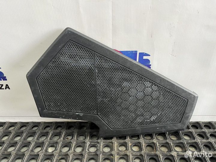 82301918 Решетка динамика правая Renault T